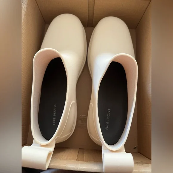 Free People High street rain boot in Parchment beige Size 10 - Picture 4 of 9